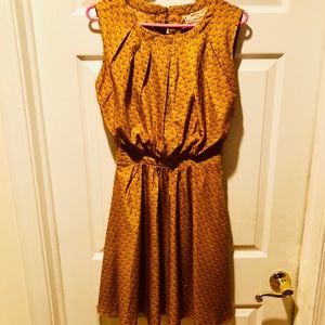 Yellow patterned retro number